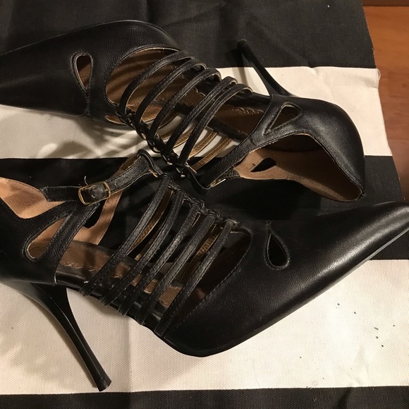 Shoe - Picture 2 of 3